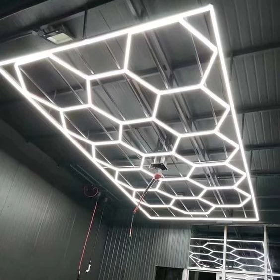 Salon met Hexagon verlichting